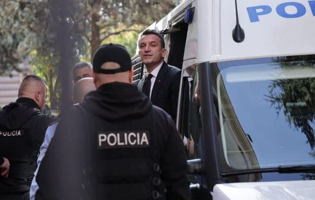 Erion Veliaj padit në Administrative institucionin e Presidentit dhe prokurorin e SPAK, Ols Dado
