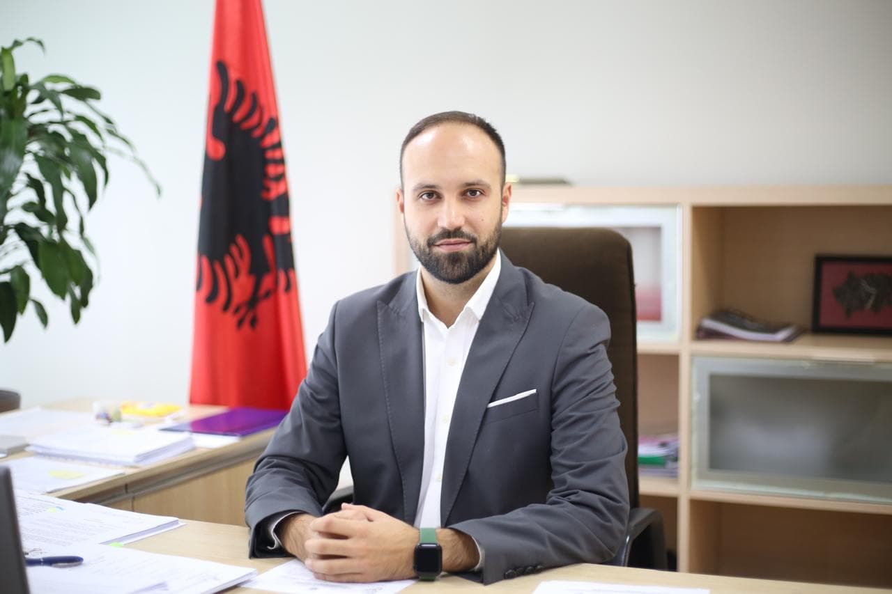 Mbledhja e qeverisë/ Emërohet një zëvendësministër, ndryshohen prefektët e Durrësit dhe Korçës. Ikën drejtori i Bibliotekës Kombëtare