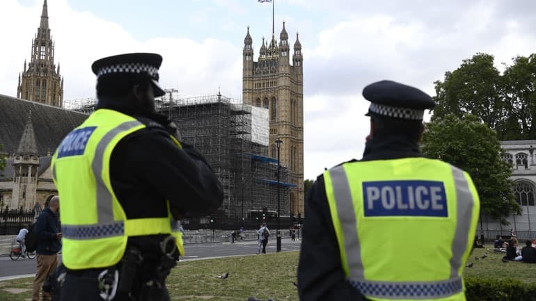 Britania po krijon FBI-në e saj