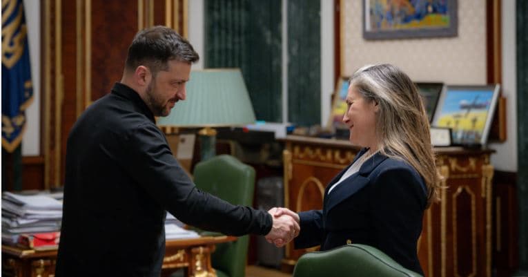 Pasardhësja e një bashkëpunëtori nazist dhe figurë e rëndësishme e politikës kanadeze jep dorëheqjen nga postet për të këshilluar Ukrainën