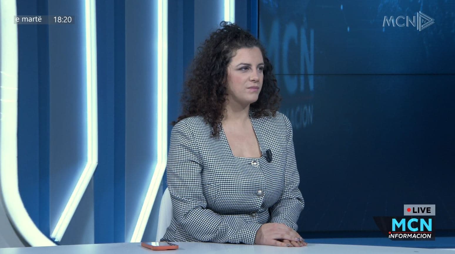 “Në velin e kontrabasit/ Bakalli: Koncerti, me muzikë dhe poezi të Dante Aligheri-t. Publiku nuk është vetëm shqiptar (VIDEO) 
