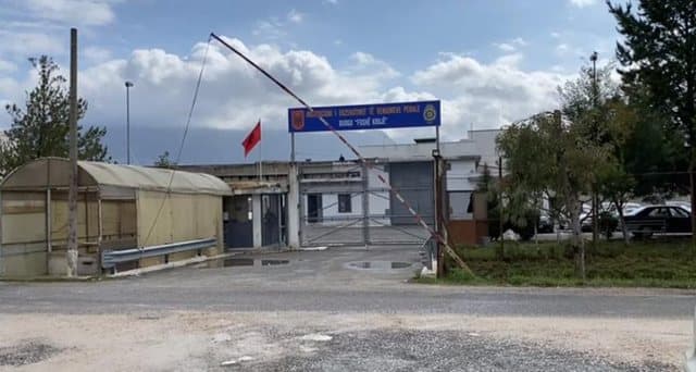 142 të burgosur transferohen nga IEVP-ja e Fushë-Krujës drejt Durrësit e Peqinit
