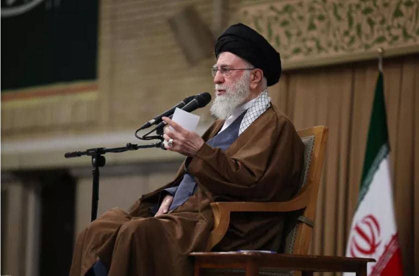 Khamenei sulmon Trump, e bën fajtor për vdekjet në Iran
