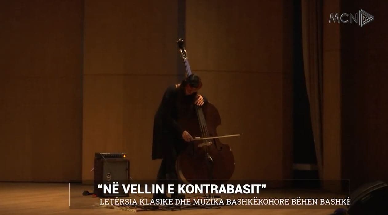 “Në vellin e kontrabasit”, letërsia klasike dhe muzika bashkëkohore bëhen bashkë në Tiranë (VIDEO)