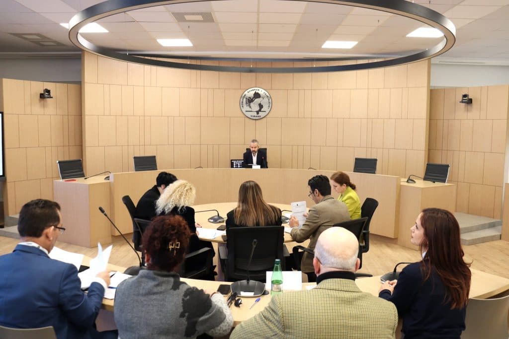 Ligji për barazinë gjinore/ KQZ miraton fletën e firmave për referendum