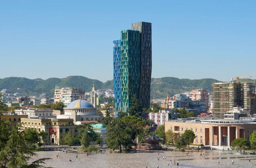 BKH kontroll në gjashtë ambiente në Tiranë, Call Centeri çon në pranga 10 persona/ Në kërkim bosët