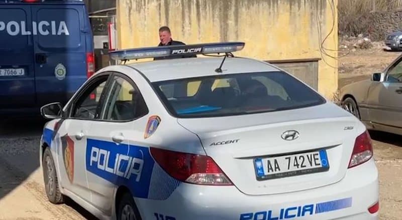 Autor i dyshuar i 3 vjedhjeve me armë, bie në pranga 30-vjeçari