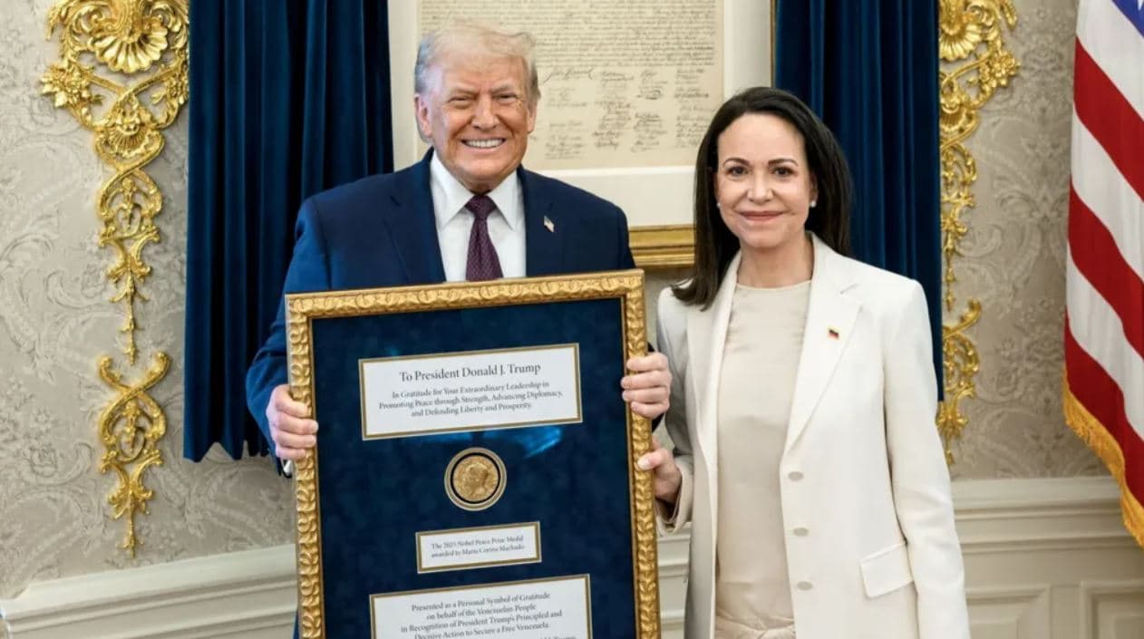 Machado i dorëzon Trump-it medaljen e Çmimit Nobel për Paqen