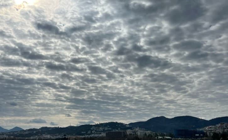   Moti sot/ I qëndrueshëm, temperaturat deri në 13 °C 