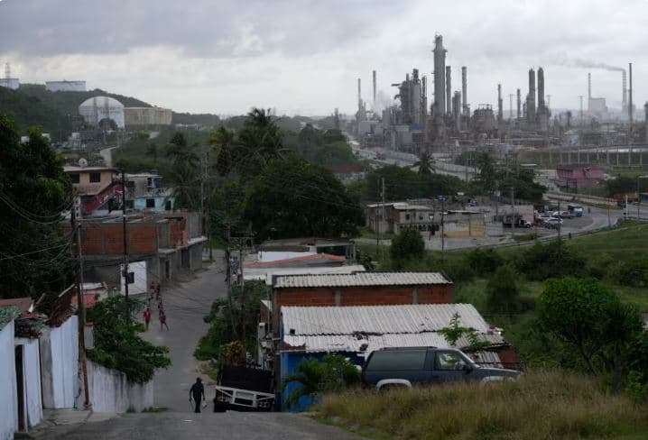 SHBA-të nisin zyrtarisht shitjen e naftës venezueliane
