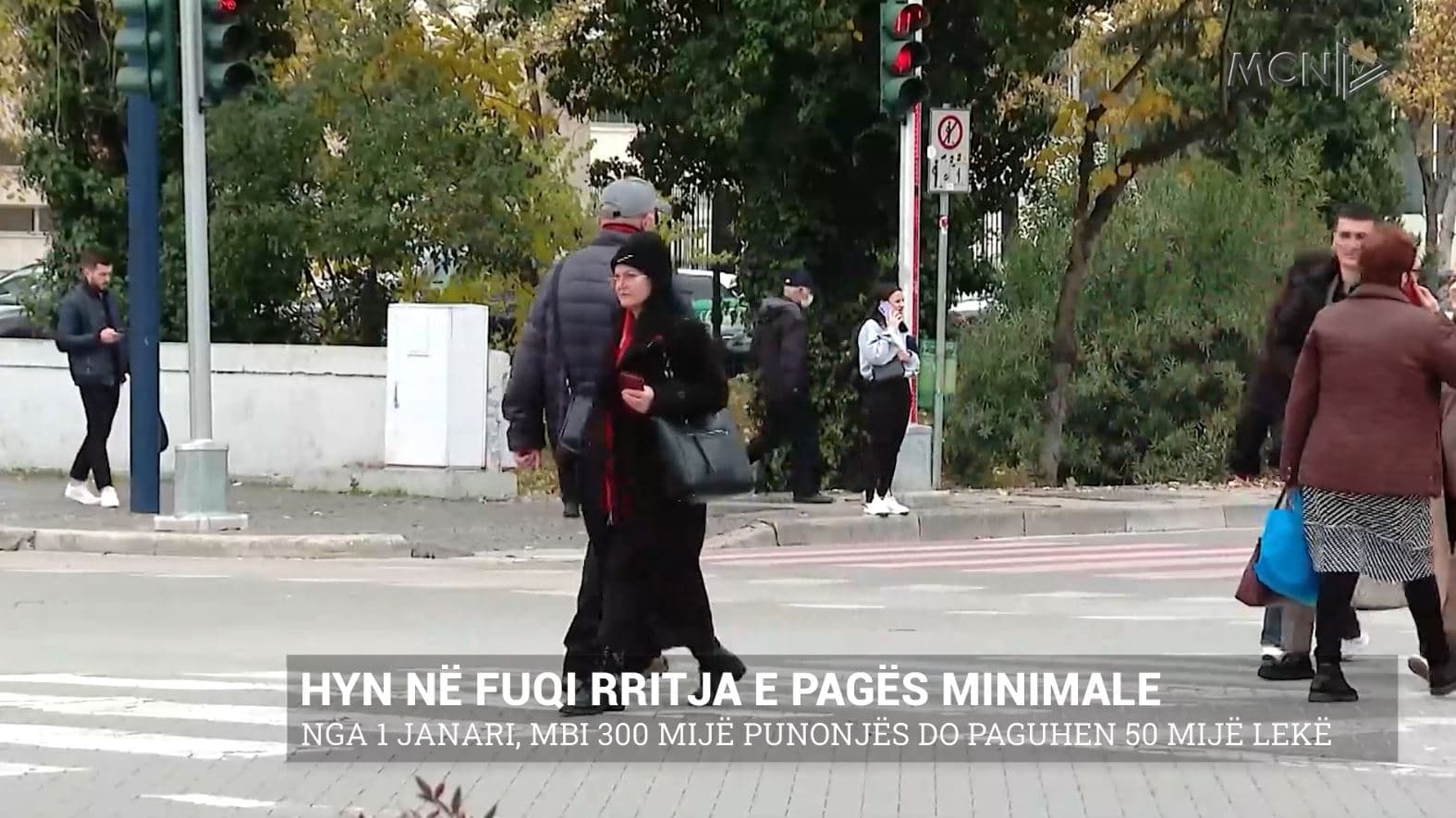 Hyn në fuqi rritja e pagës minimale/ Nga 1 janari, 307 mijë e 850 punonjës do paguan 50 mijë lekë (VIDEO)