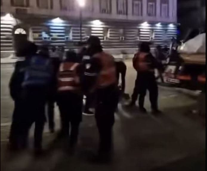 Policia ndërhyn gjatë natës për të shpërndarë protestuesit e “Shqipëria Bëhet”, Lapaj përfundon në spital