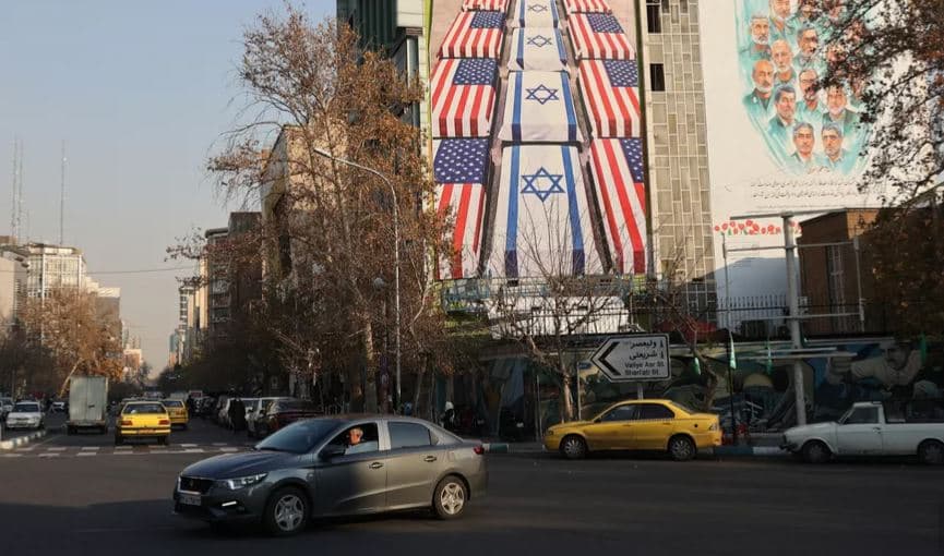 Kryetari i parlamentit iranian kërcënon se do t'i japë Trumpit një mësim të paharrueshëm në rast të një sulmi