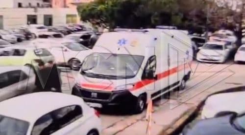 Ekskluzive/ Altin Ndoci u shoqërua në spitalin e Durrësit pa pranga (VIDEO) 
