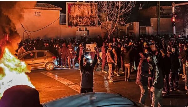   Trump paralajmëron masa ushtarake “shumë të ashpra” ndaj Iranit, ndërsa protestat lënë qindra viktima