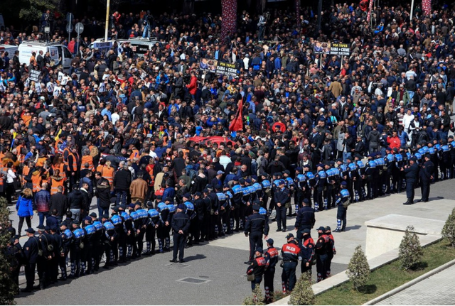 Protesta e PD para Kryeministrisë, bllokohet qarkullimi në disa rrugë të Tiranës