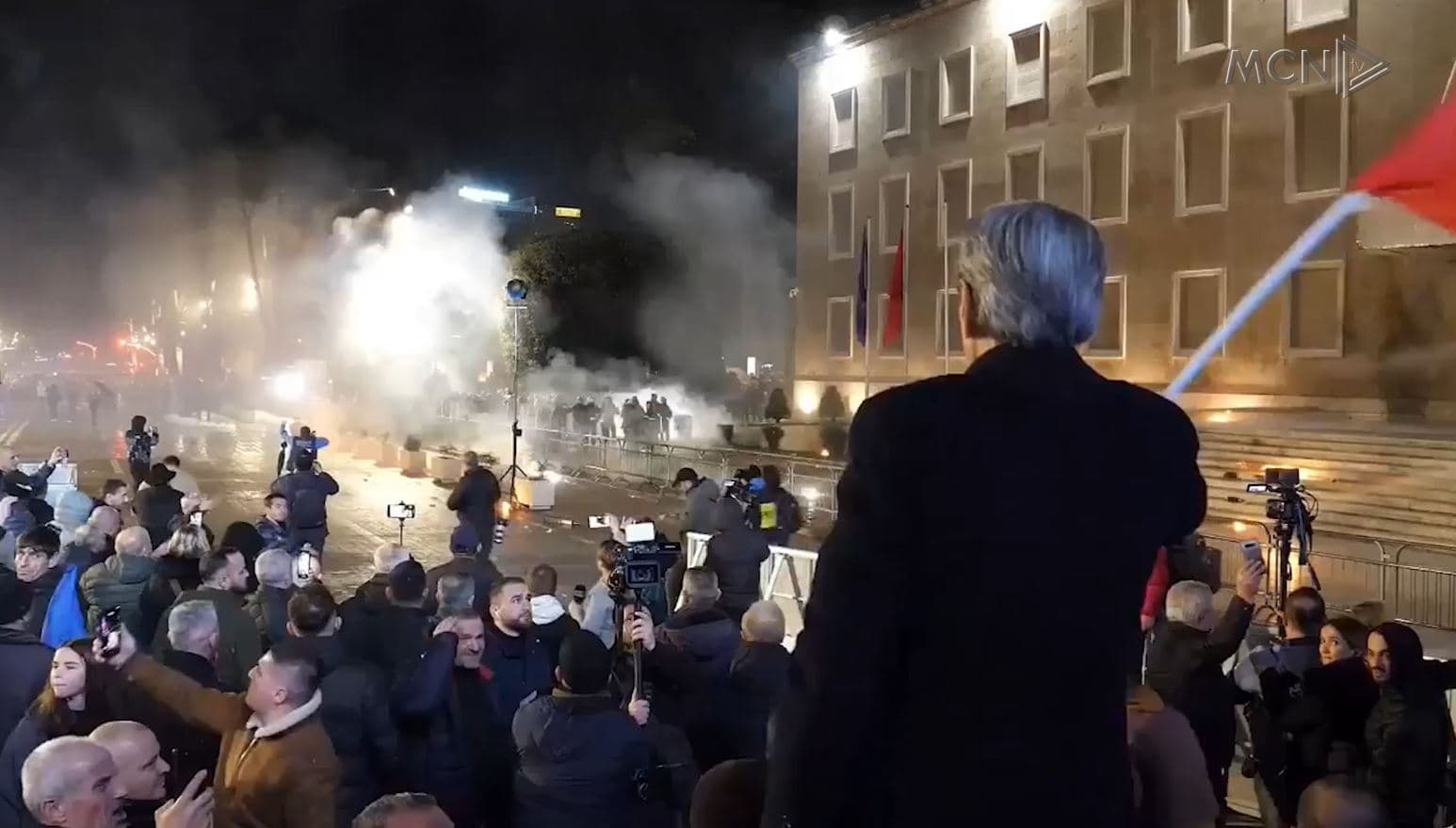 Policia arreston 18 protestues/ Procedohen penalisht 3 deputetë të PD. Rama, ironi me opozitën (VIDEO)