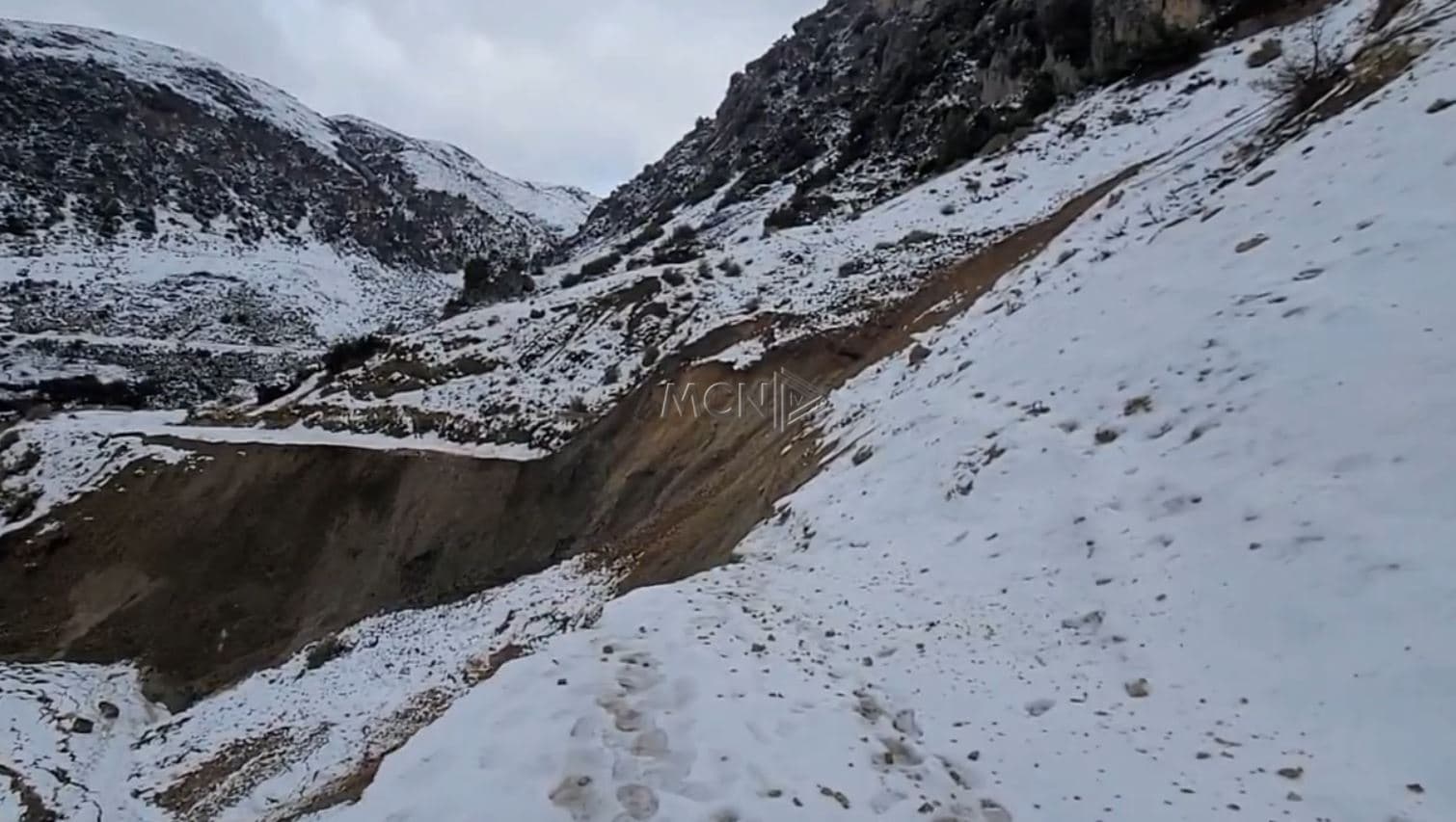 Situatë problematike në fshatin Bashaj, rrëshqitjet e dheut izolojnë banorët (VIDEO)