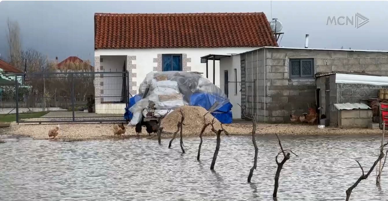 Rritet niveli i ujit në Kurbin. Mosmbyllja e argjinaturës së Drojës rëndon situatën nga përmbytjet