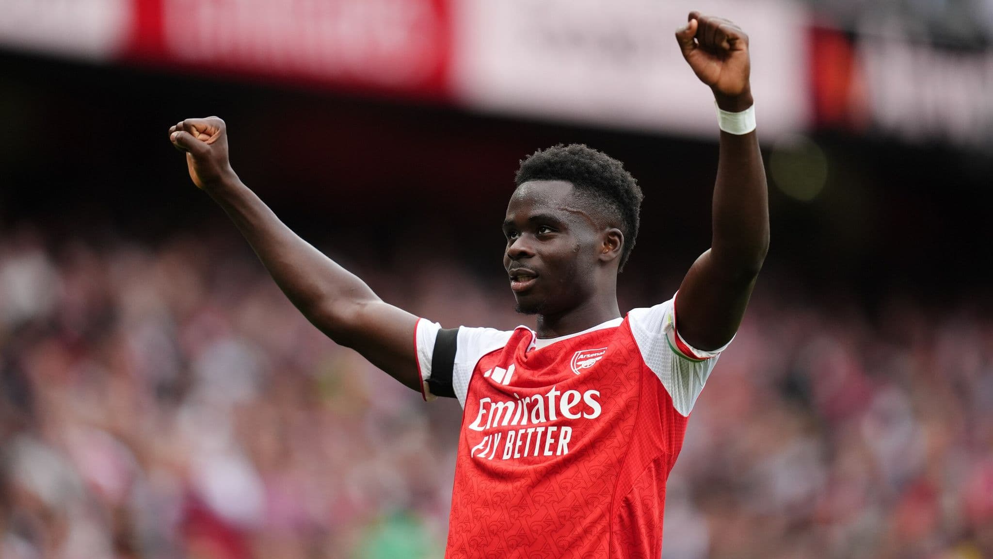 Bukayo Saka, rinovon me Arsenalin 