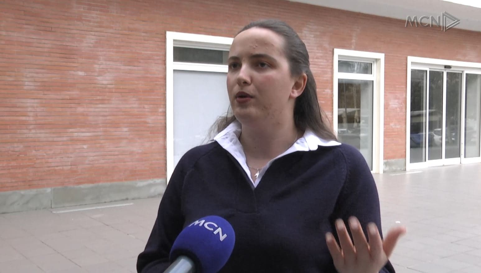 “Presim që deputetët të japin shembullin të parët”/ Të rinjtë e PD të dyzuar mes protestës së dhunshme dhe qëndresës (VIDEO)