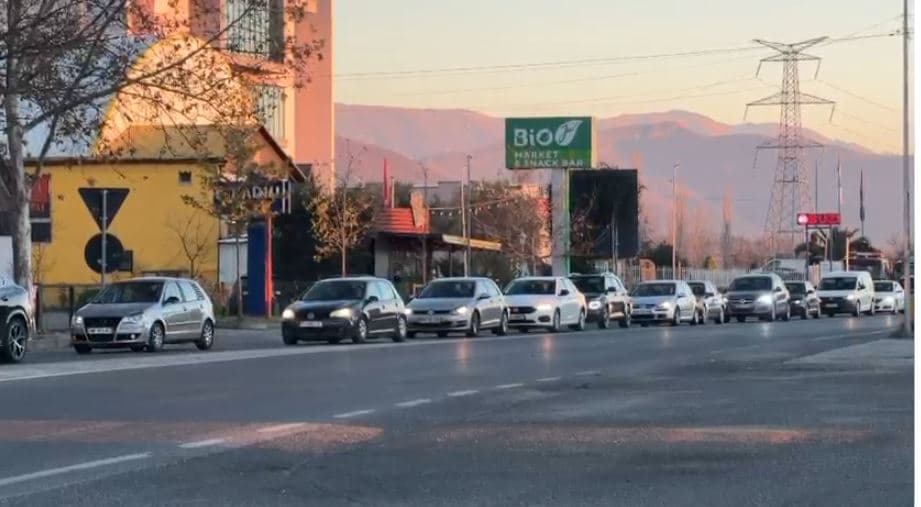 Pushimet e Vitit të Ri rëndojnë trafikun në Lezhë