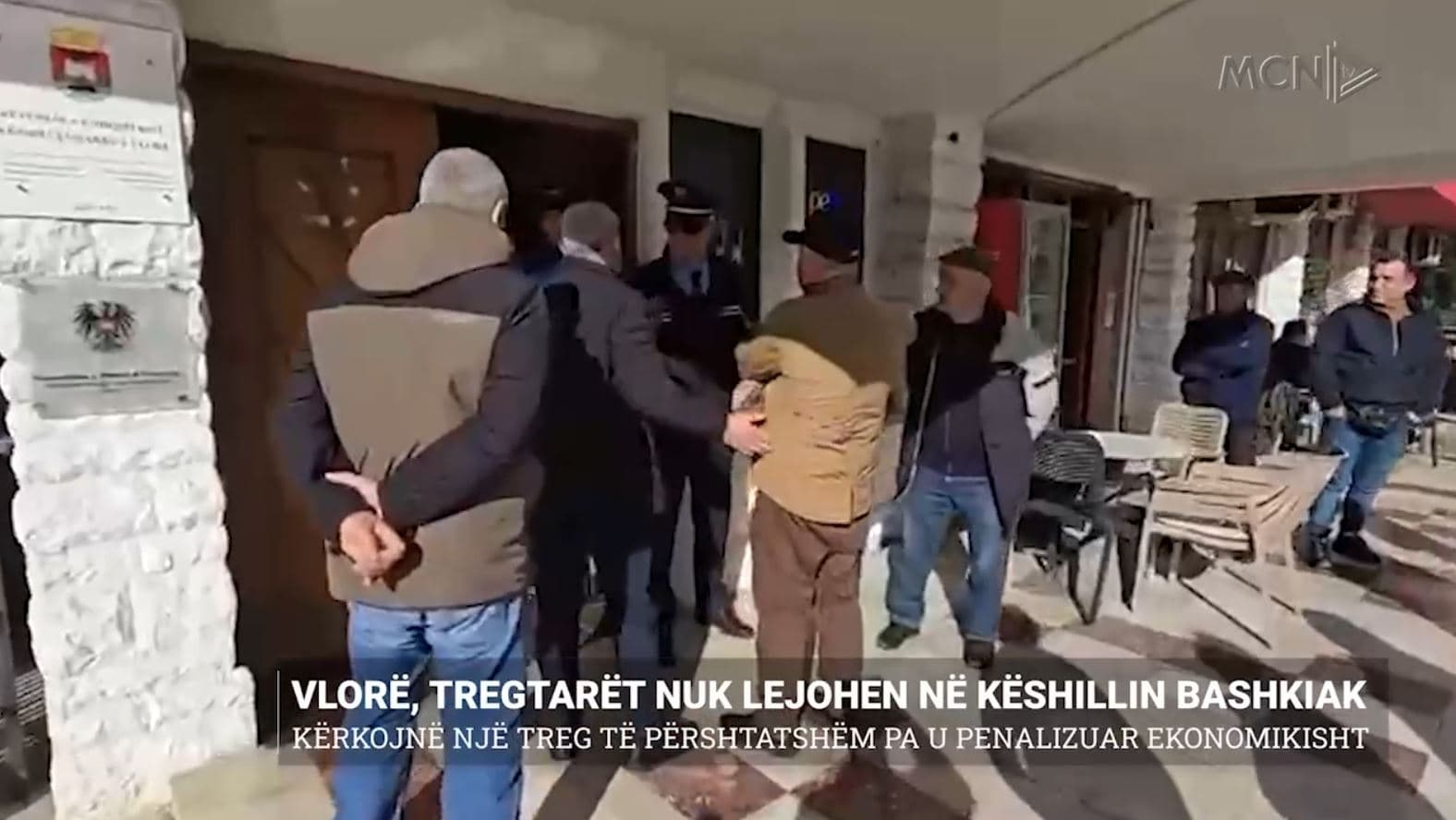 Vlorë, tregtarët nuk lejohen në Këshillin Bashkiak/ Kërkojnë një treg të përshtatshëm pa u penalizuar ekonomikisht (VIDEO)