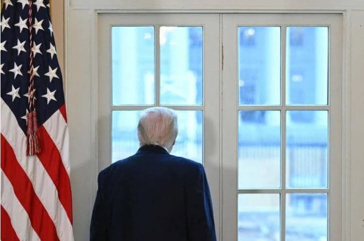Rekrutonte snajperistë në rrjetet sociale për të vrarë Trump, arrestohet punonjësja e bibliotekës