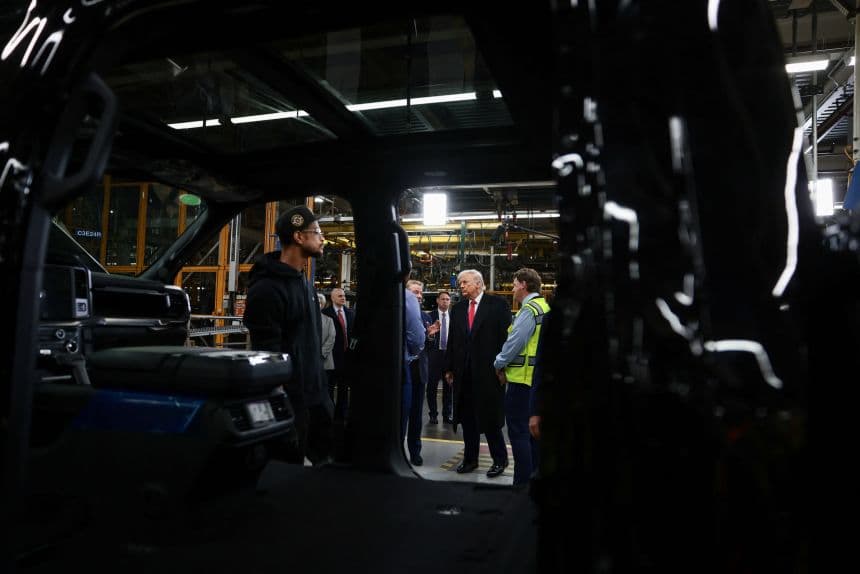 Ford pezullon punonjësin që sfidoi Trump