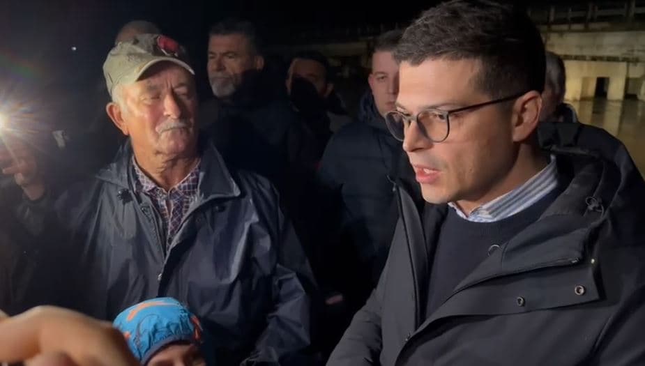 Ministri Vengu sheh nga afër prurjet e Vjosës te Ura e Mifolit: Rreziku nuk ka kaluar