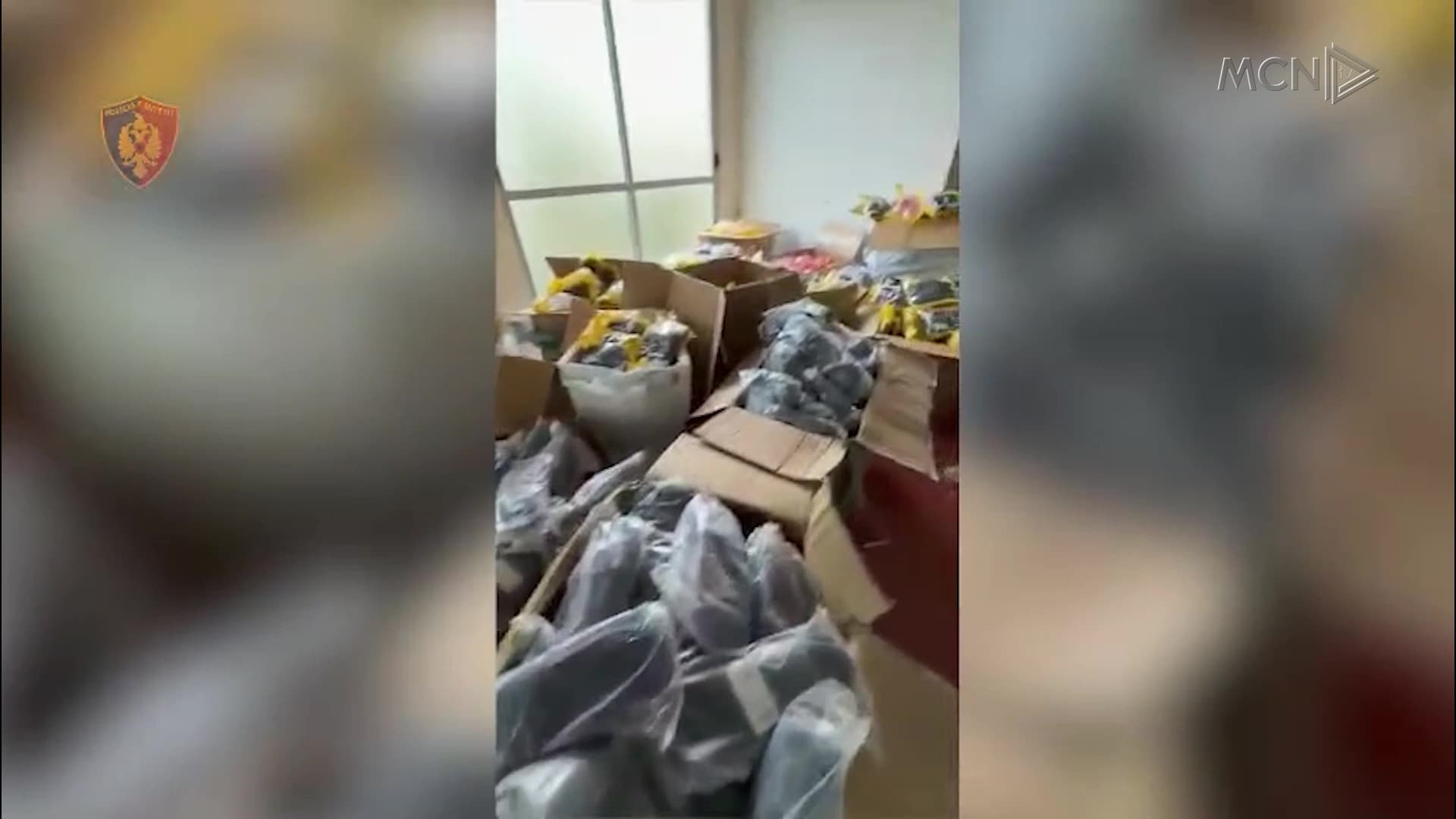 Magazinë me veshje kontrabandë në Kamëz / Arrestohet 46-vjeçari turk, procedohen 3 punonjëse (VIDEO)