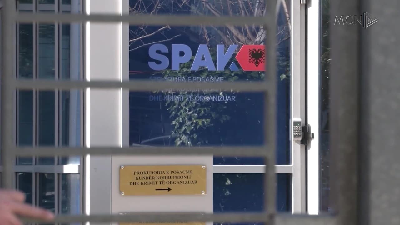 “Call center”-i që zhvaste miliona nga europianët / “Le iene” zbërthen skemën e mashtrimit në dy kullat e Tiranës (VIDEO)