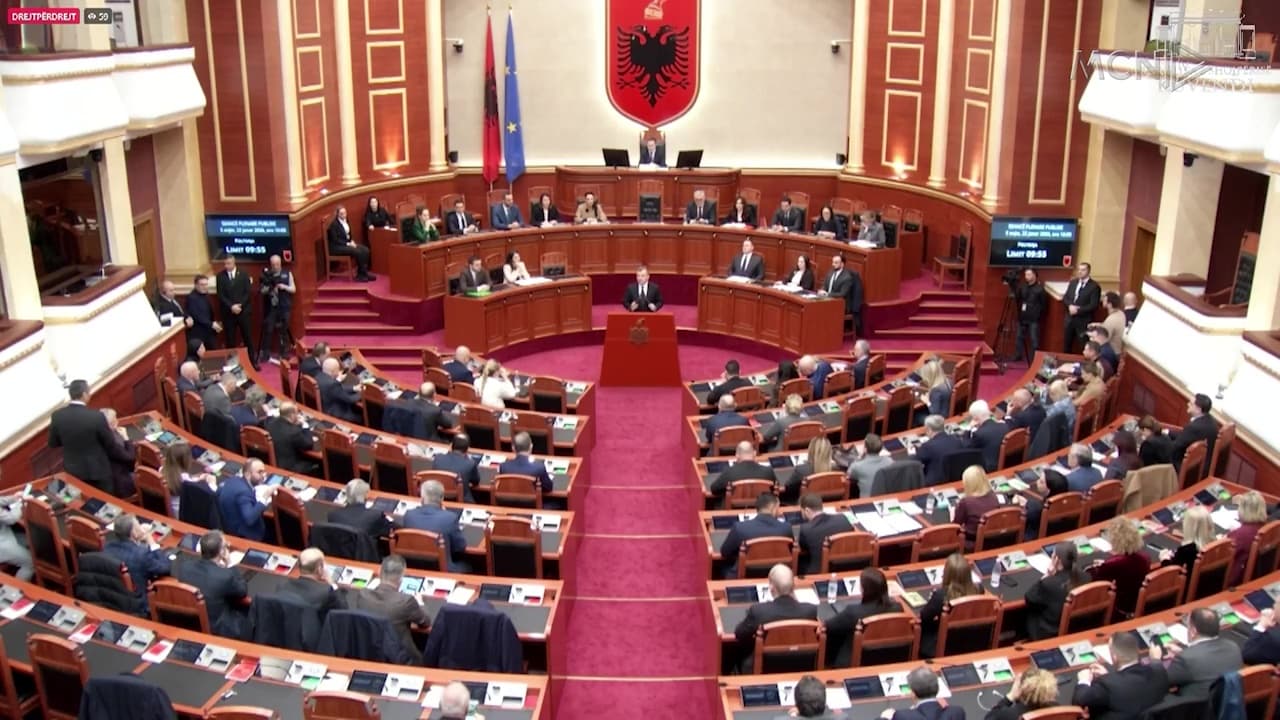 Bordi i Trump “parakalon” në kuvend / Miratohet kërkesa për procedurë të përshpejtuar (VIDEO)