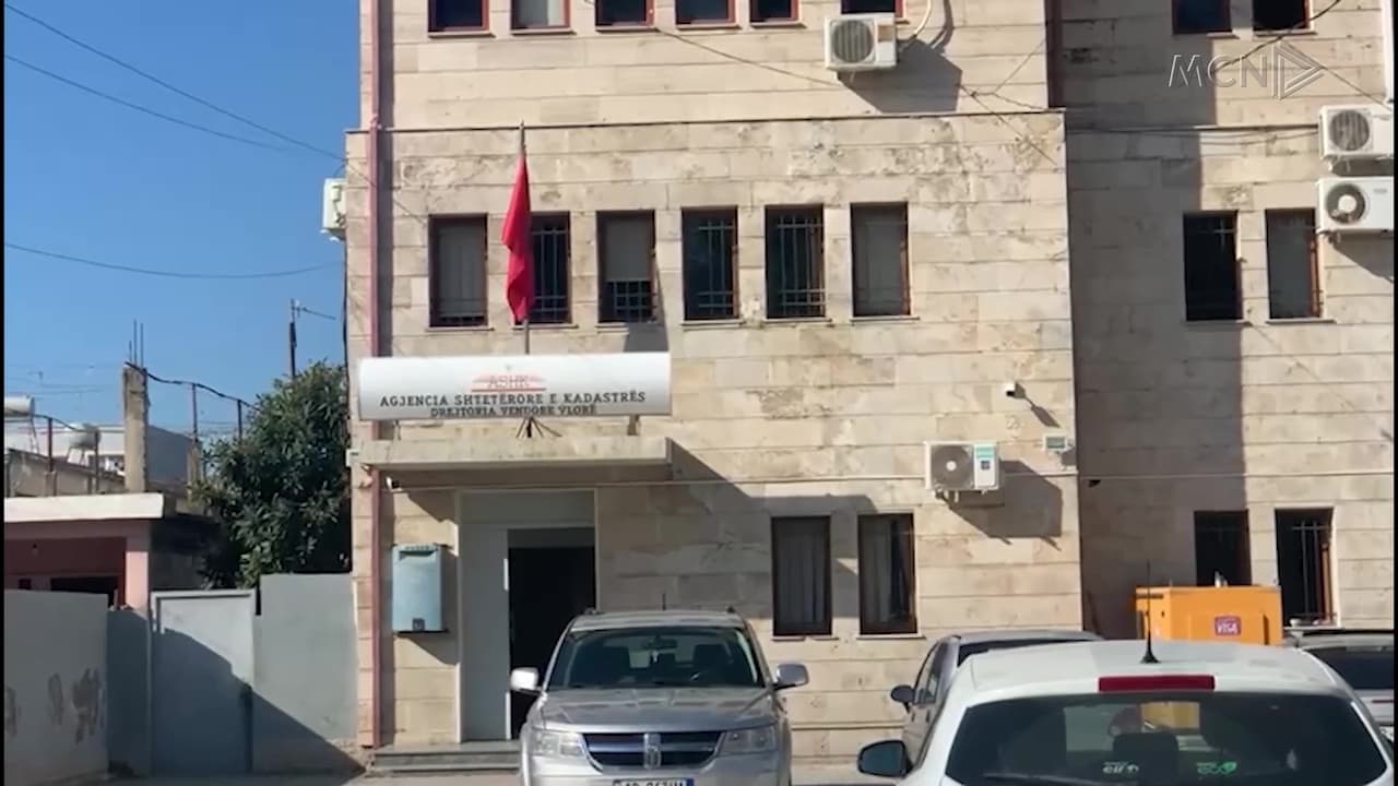 Kadastra e Vlorës zhvendoset në Tiranë / Shkarkohet nëndrejtori pasi mbështeti punonjësit, qytetarët të zhgënjyer (VIDEO)