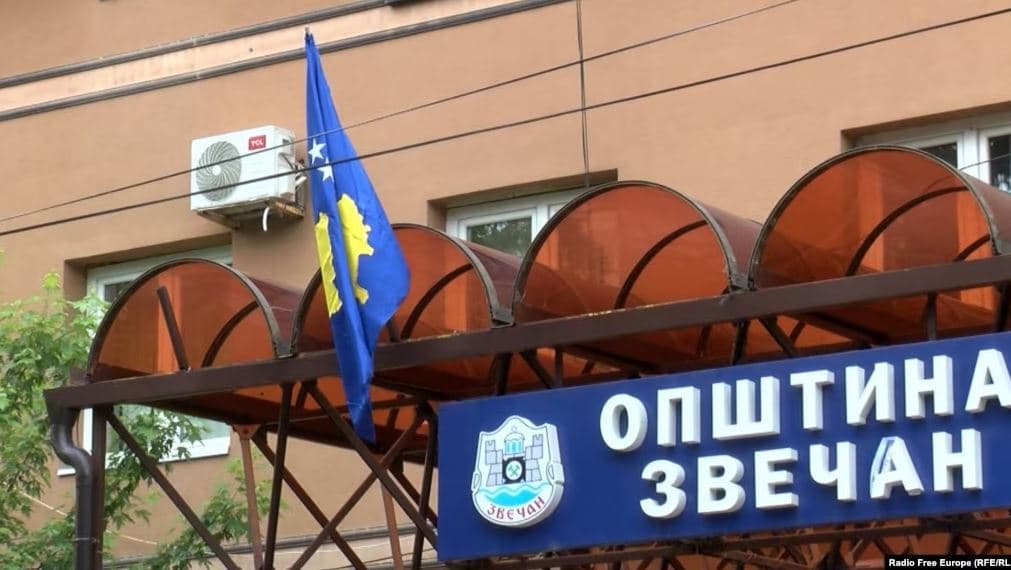 Komunat në veri të Kosovës votojnë sërish për t’u tërhequr nga Asociacioni i Komunave 