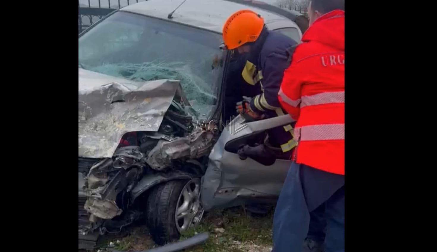 Përplasen dy makina në Gjirokastër-Tepelenë, 3 të plagosur (VIDEO)