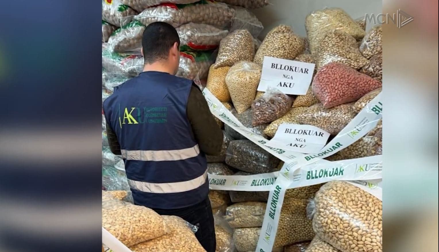 AKU bllokon 2.4 ton produkte ushqimore/ Subjektet tregtare gjobiten me 1 milionë e gjashtëqind mijë lekë (VIDEO)