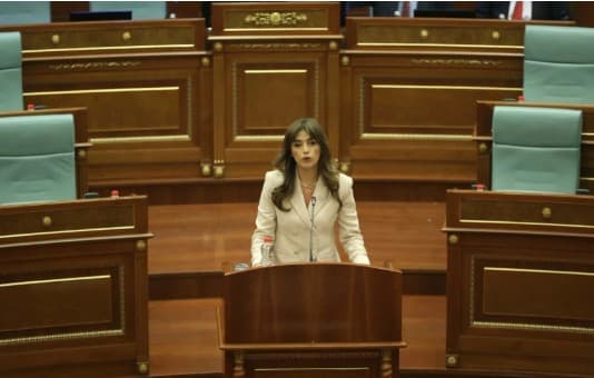 Konstituohet Kuvendi në Kosovë, Albulena Haxhiu zgjidhet kryetare 