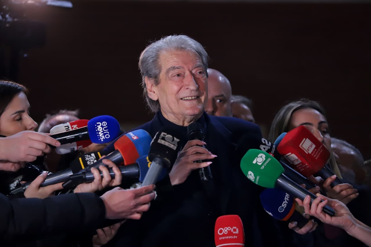 Sulmi ndaj vilës së ish-diktatorit Hoxha/ Berisha: Agjentë të infiltruar mashtruan protestuesit se aty ndodhej Rama