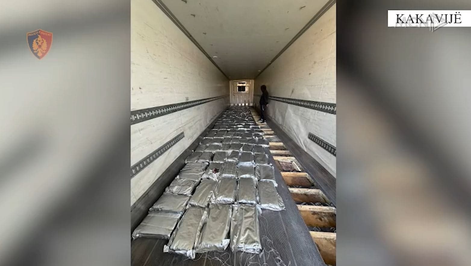 Kapen 350 kg kanabis në Kakavijë/ Ishte fshehur në shasinë e kamionit, arrestohet shoferi (VIDEO)
