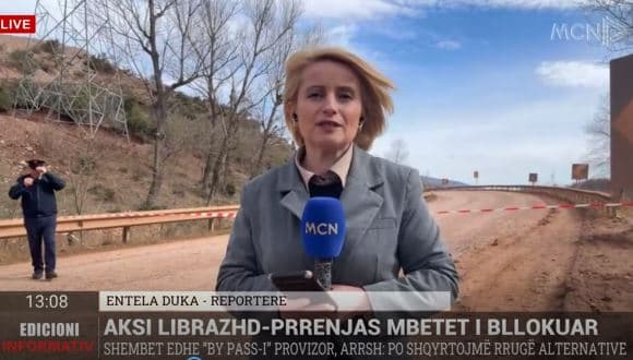 Aksi Librazhd-Prrenjas mbetet i bllokuar/ Po shqyrtohen rrugë alternative, disa fshatra pa energji elektrike (VIDEO)
