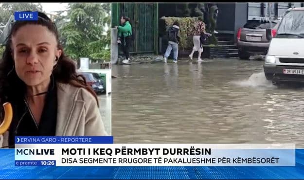 Durrësi nën ujë/ Moti i keq përmbyt lagjet periferike, rrugë të pakalueshme për këmbësorët