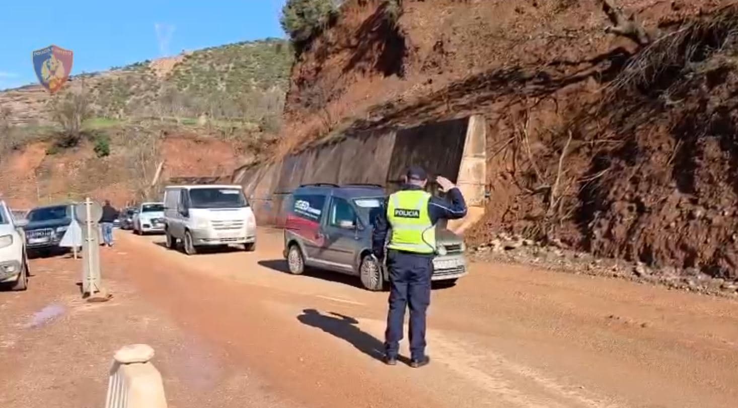 Bllokohet një pjesë e rrugës Librazhd–Pogradec