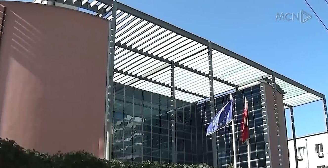Drejtoi skemën e zhvatjes me mikrokreditë. Hiqet sekuestroja e llogarive të Olsi Ibros
