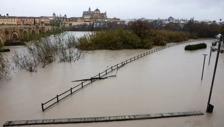 Stuhi të fuqishme në Spanjë dhe Portugali, miliona euro dëme në bujqësi