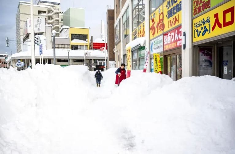 Reshje rekord dëbore në Japoni, të paktën 30 të vdekur