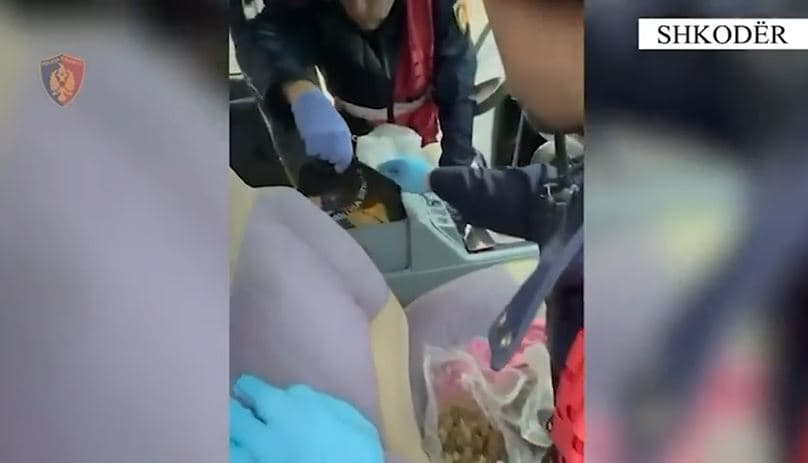 Shkodër / Tre të arrestuar për shpërndarje të lëndëve narkotike, sekuestrohen doza kanabisi dhe një thikë
