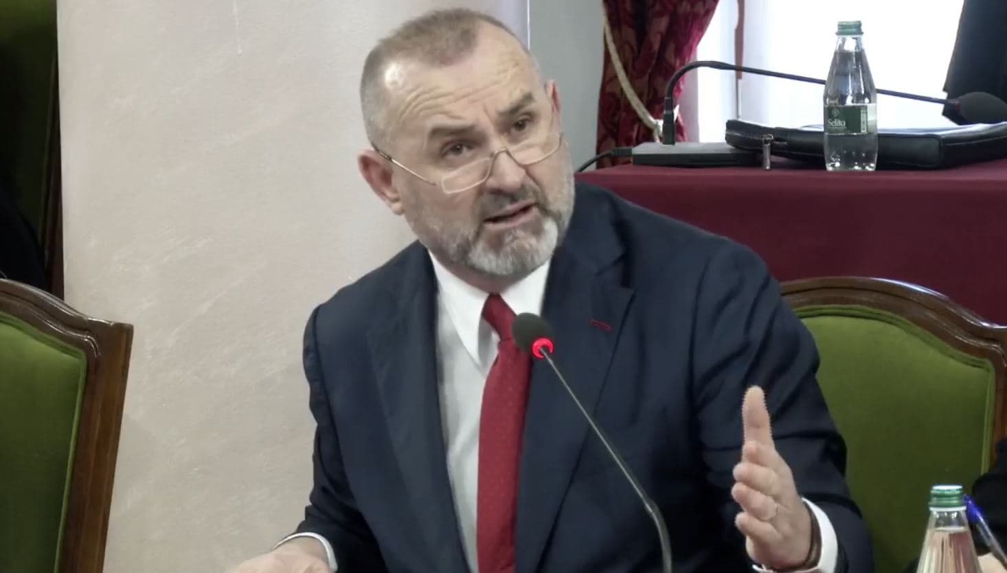Mblidhet grupi i PS, Manja prezanton nismën për ndryshimet ligjore: Qëllimi funksionimi normal i institucioneve