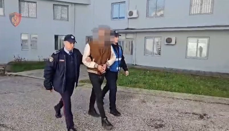 Përmet/ Sekuestrohen armë zjarri dhe municion luftarak, pranga 33 vjeçarit
