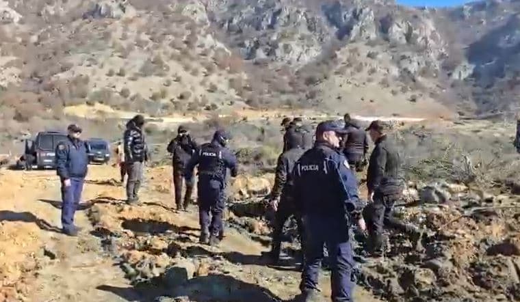 Tensione dhe përplasje fizike në protestën e banorëve të Rrjollit, disa banorë shoqërohen në polici